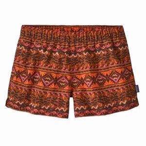 Patagonia Women's Barely Baggies shorts, Mangrove Tiki: Henna Brown - 2.5” 🦄